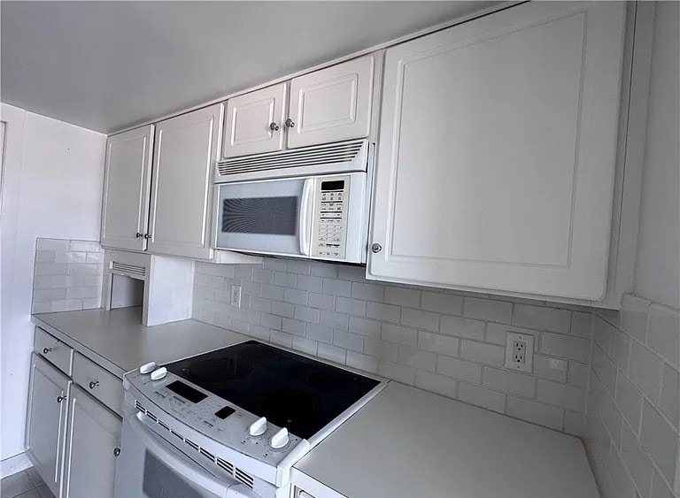 Building Photo - 2830 Shore Dr