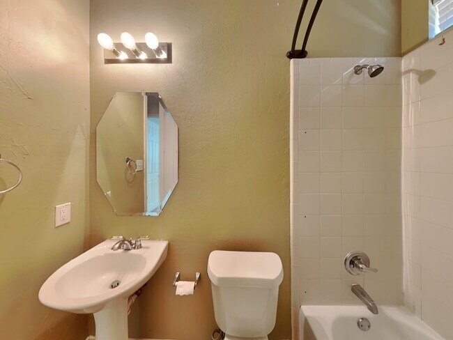 Building Photo - ENCHANTING 5 BEDROOM IN FRISCO!