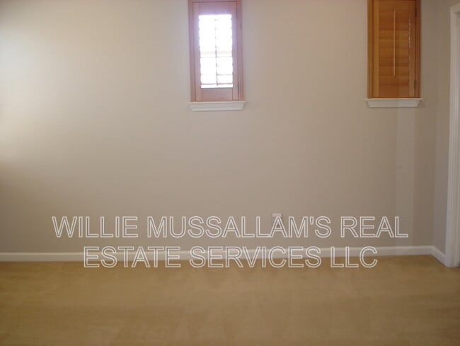 Building Photo - 284 W St Francis Ave