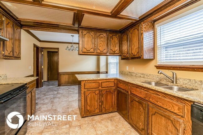 Building Photo - 708 Cactus Ct