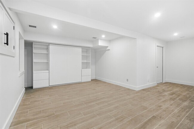 Building Photo - 2 Lavender Ln
