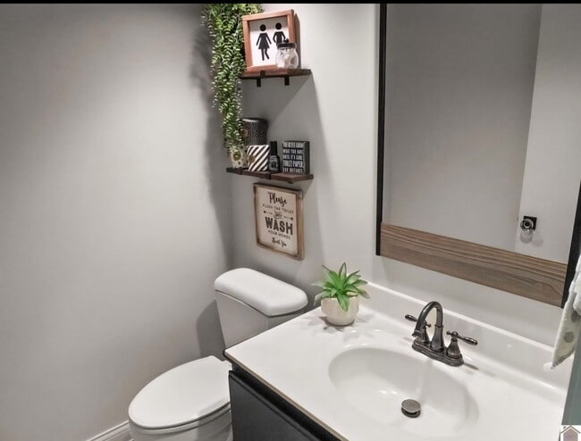 Building Photo - 7 Pleasant View Ln