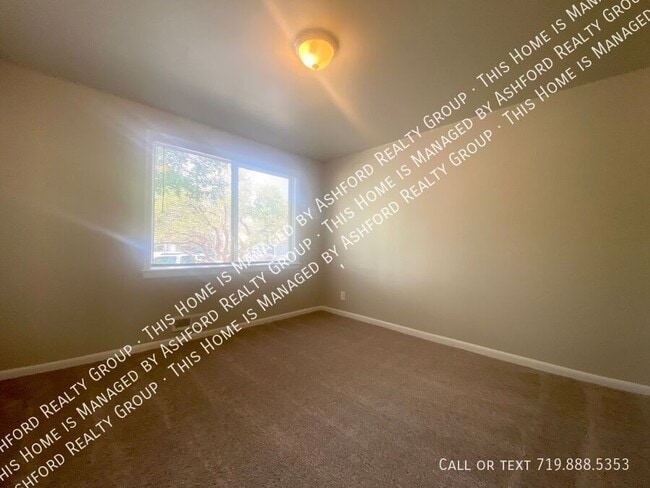 Building Photo - 2215 Bonfoy Ave