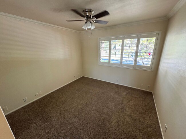 Building Photo - Remodeled County Square Villa Townhome- Fe...