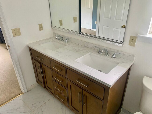 Building Photo - 5494 Spring Ridge Dr W