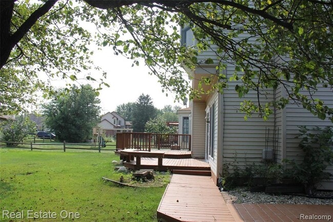 Building Photo - 44777 Saltz Rd