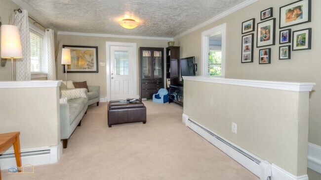 Building Photo - Trailside Living: 5BR Home Steps from Sanitas & Pearl Street