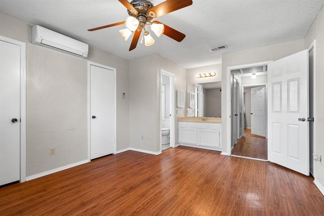 Building Photo - 3018 Hilltop Dr