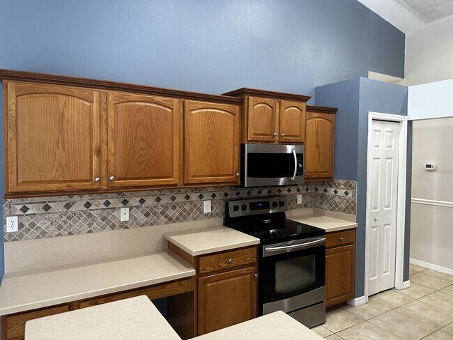 Building Photo - 5891 Trumpet St
