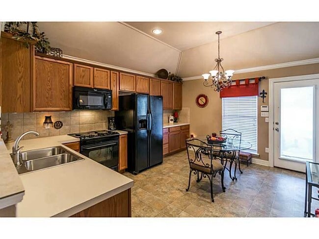 Building Photo - 505 Gaston Cir