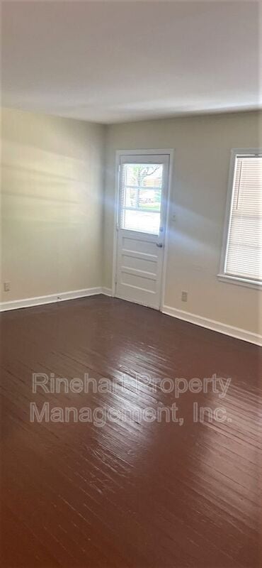 Building Photo - 352 Scoggins St