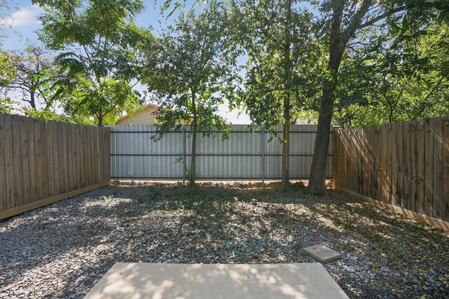 Building Photo - 4 Weeks Free!! Urban Modern Living Near Downtown San Antonio!
