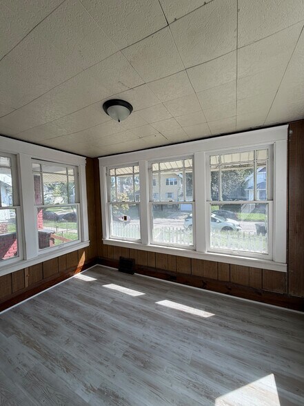 Building Photo - 3337 Parkwood Ave