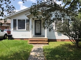 Building Photo - 505 E Coleman Ave