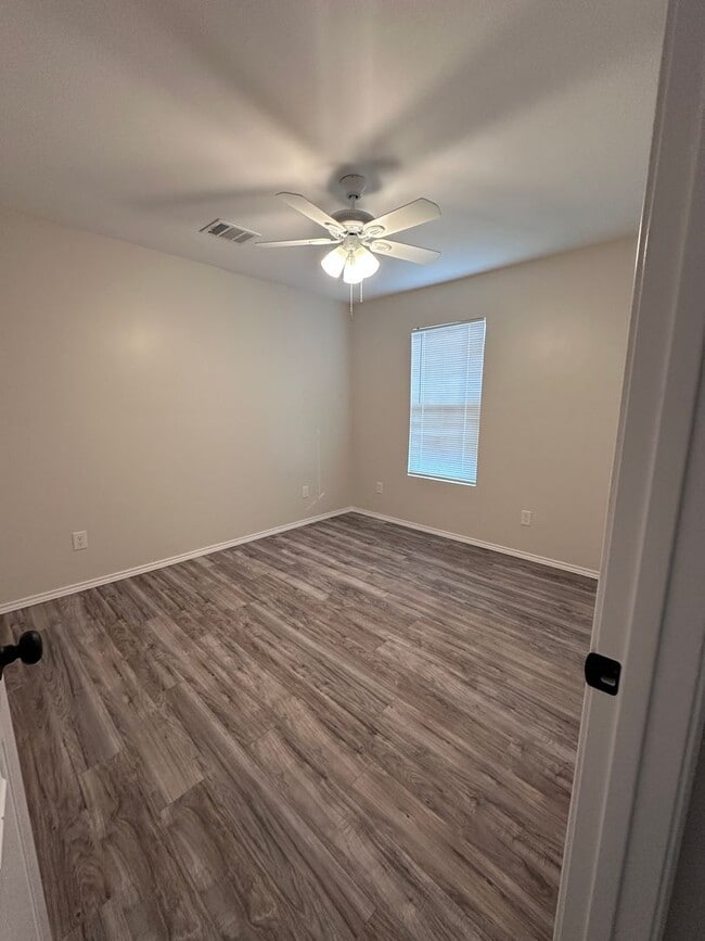 Building Photo - 3 bed 2 bath Country Amarillo Home