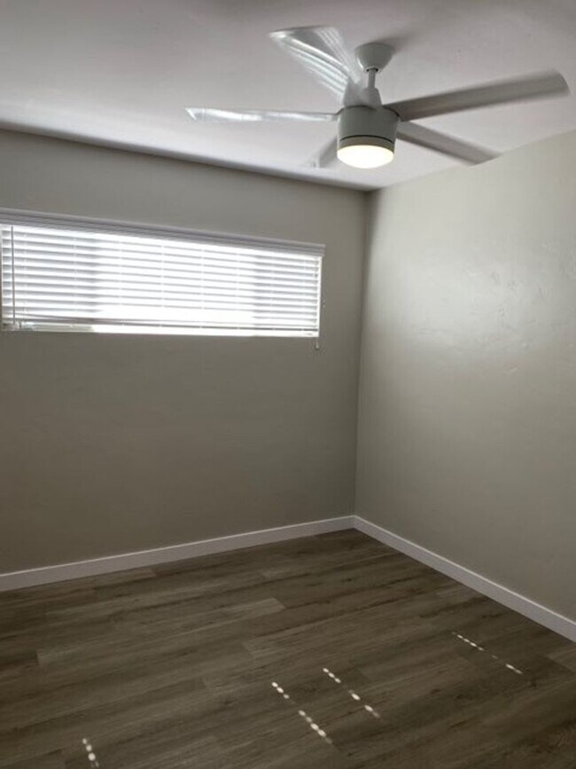 Building Photo - Charming 2 Bedroom in University Heights w...