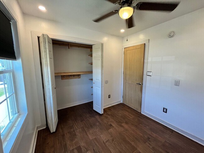 Building Photo - Great home avail in Hubert!  Mini split AC in garage perfect for personal gym!