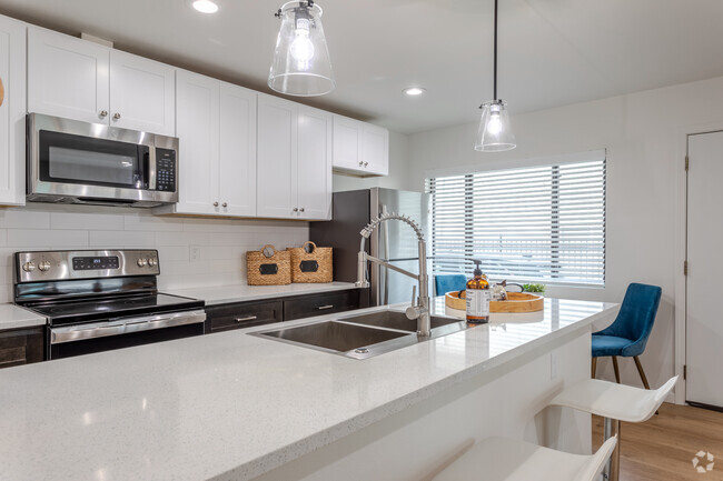 2BR, 1BA - 765SF - Kitchen - Nuvo Sunset