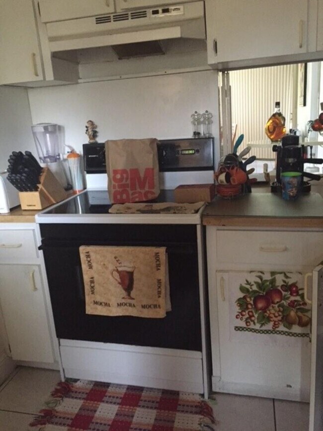 Building Photo - 1715 NE Miami Gardens Dr