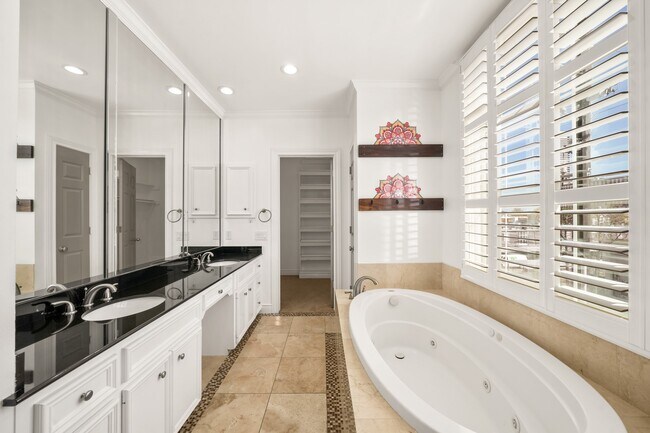 Building Photo - 1902 Greenwich Pl Dr