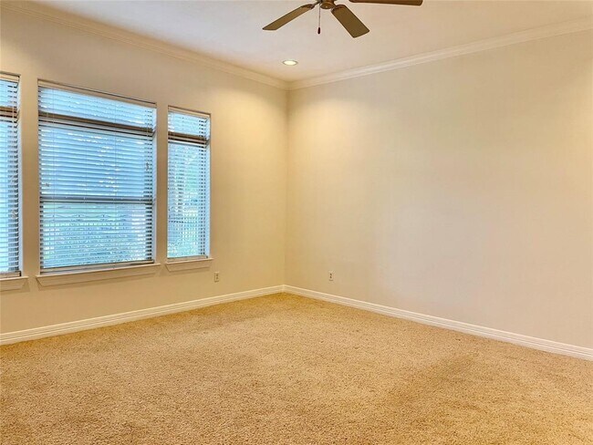 Building Photo - 9616 Hamilton Dr