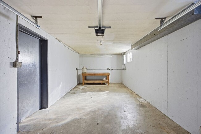 Building Photo - DELHI - Charming Brick Cape Cod 3-4 bed 1.5 bath.