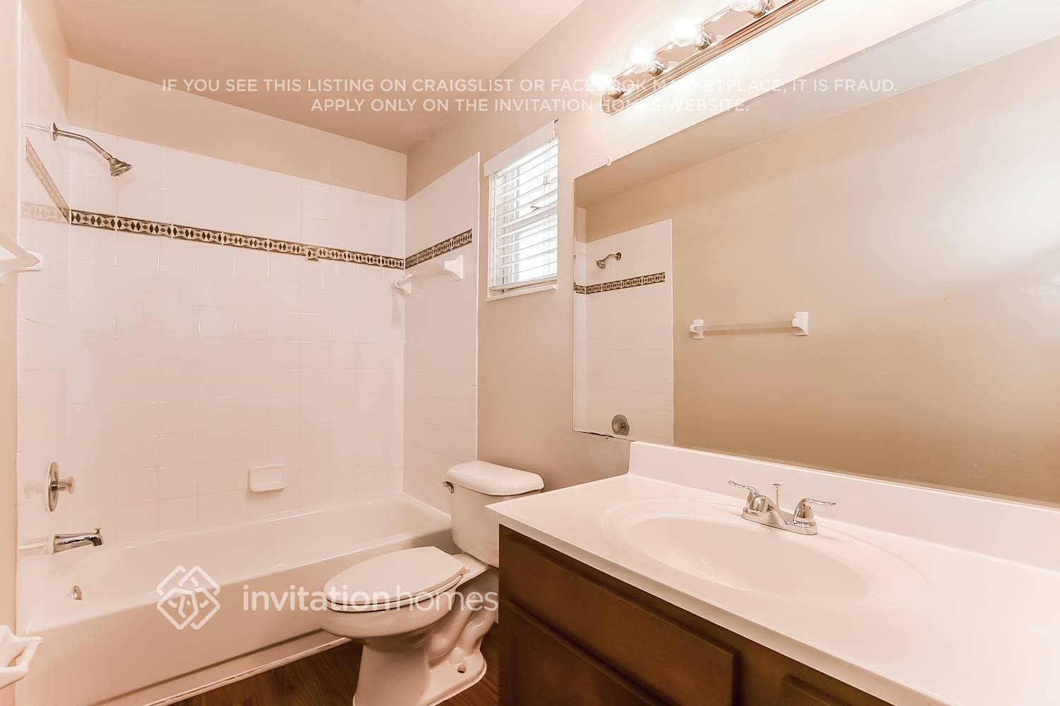 Building Photo - 1270 Navarre Dr