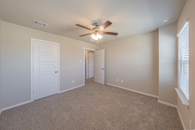 Building Photo - 3000 Pecan Farm Ln