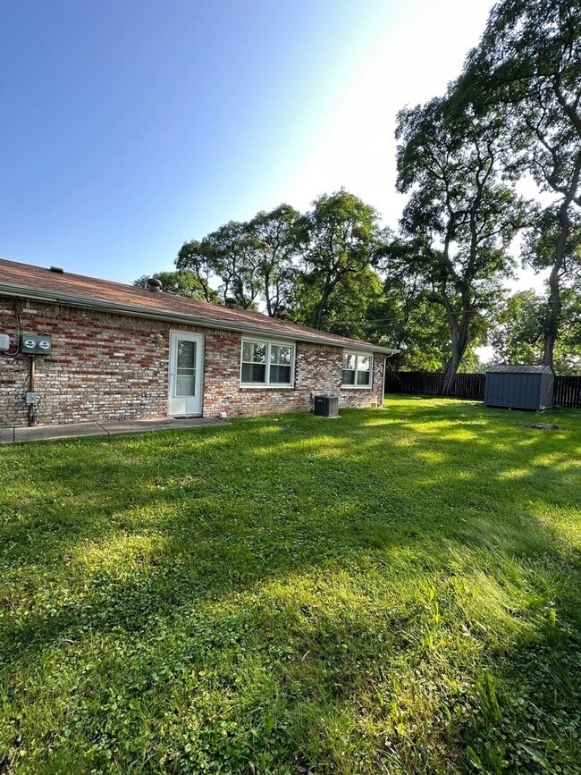 Building Photo - Nice! Duplex in Chesterfield!