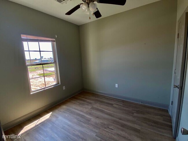 Building Photo - 3 br, 2.5 bath House - 2094 Smith Rd B Unit B