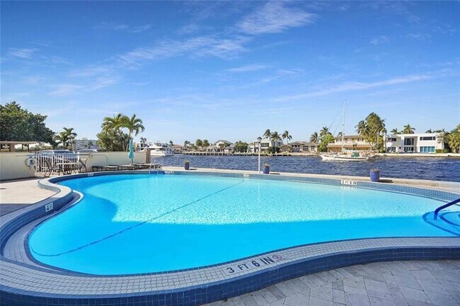 Building Photo - 299 N Riverside Dr