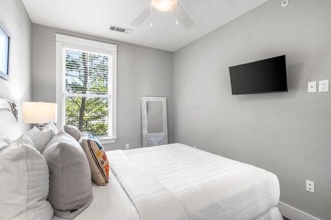 Building Photo - 4923 E County Hwy 30A