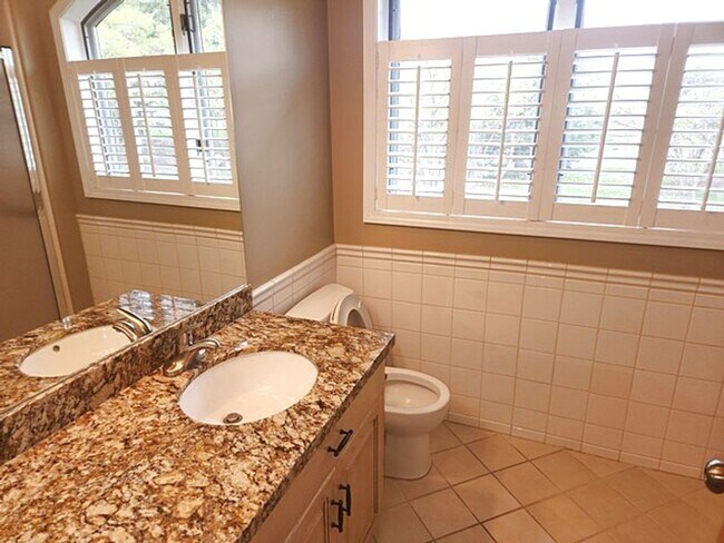 Building Photo - Large Private Luxury Home in Pinebrook  Es...
