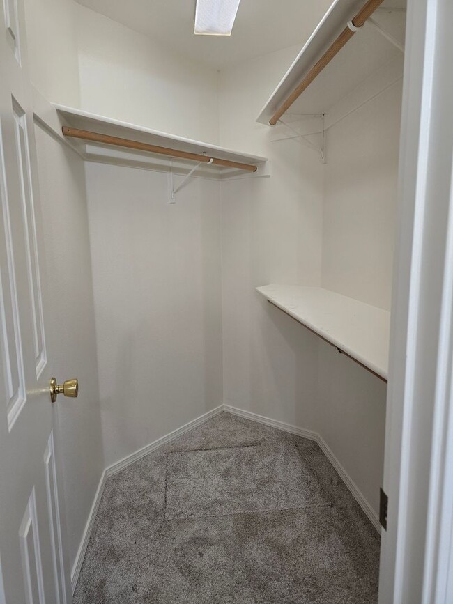 Building Photo - Freshly Updated 3 Bed | 2 Bath Home with Sunroom & Fenced Yard – Twin Falls