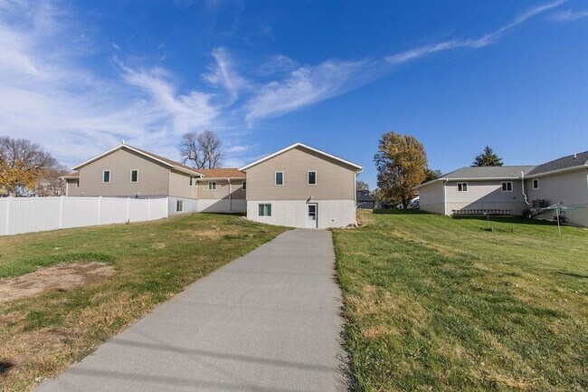 Building Photo - 112 N 5th St