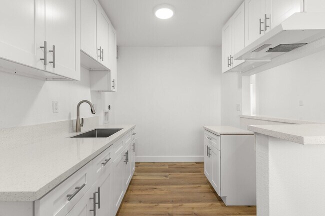 Building Photo - 927 Daisy Avenue