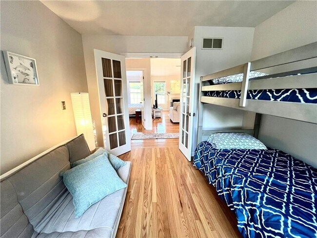 Building Photo - 65 Carriage Trl