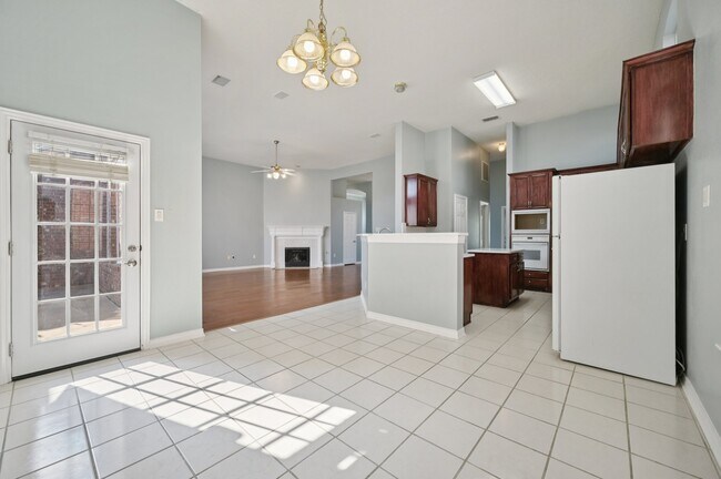 Primary Photo - 4400 Foxtail Ln