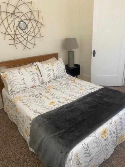 Primary Photo - 589 E Losey St