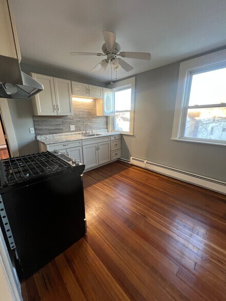 Building Photo - 61 Park St