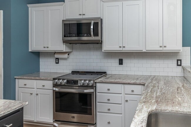 Building Photo - SPACIOUS Newer Construction Home in Pikevi...