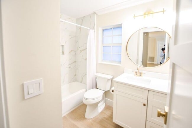 Building Photo - 226 Moccasin Trail W