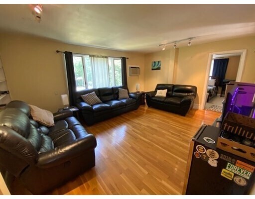 Building Photo - 66 Spring Rd