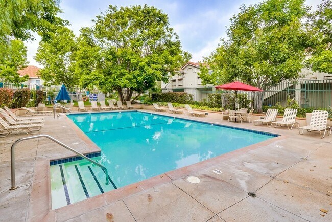 Building Photo - Beautiful Aliso Viejo Condo in the Seagate Colony-2/2