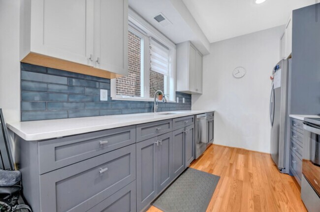 Building Photo - Stunning 2 BR/ 2.5 BATH 2 Level New Constr...