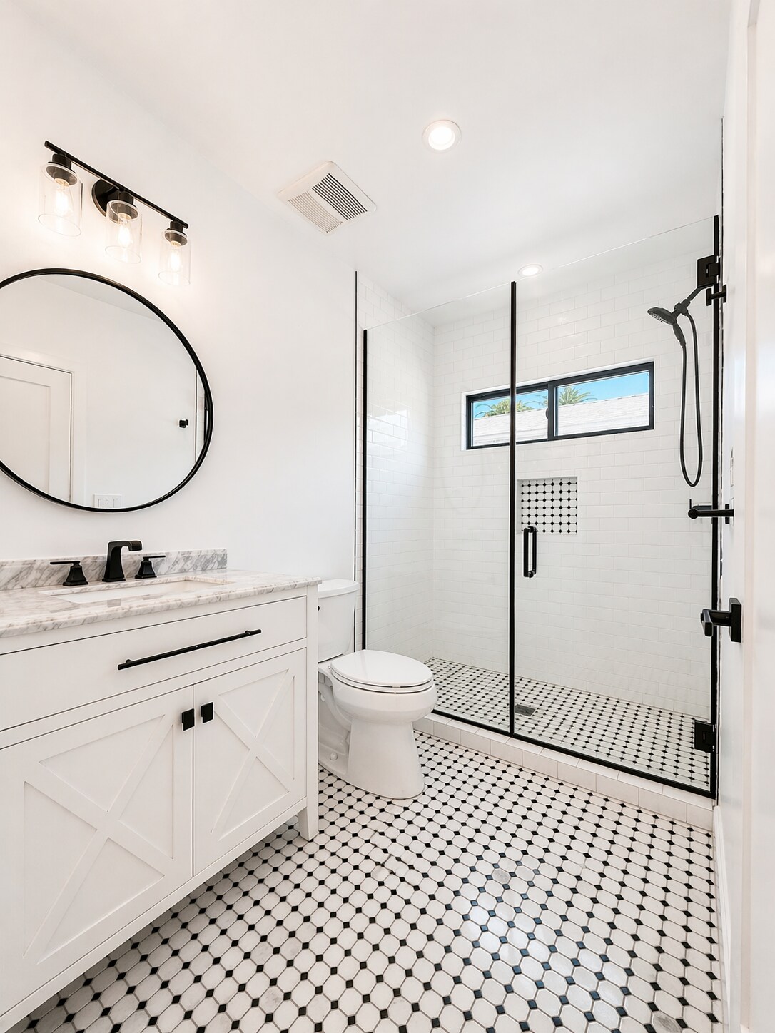 Building Photo - 818 N Genesee Ave