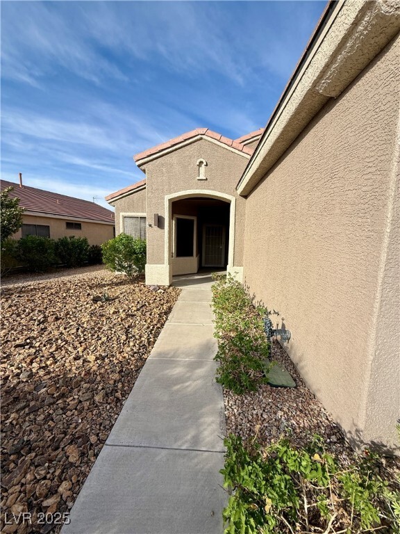 Building Photo - 534 Carmel Mesa Dr