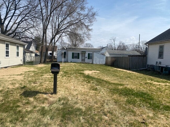 Building Photo - Welcome to this charming 1 bedroom, 1 bath...