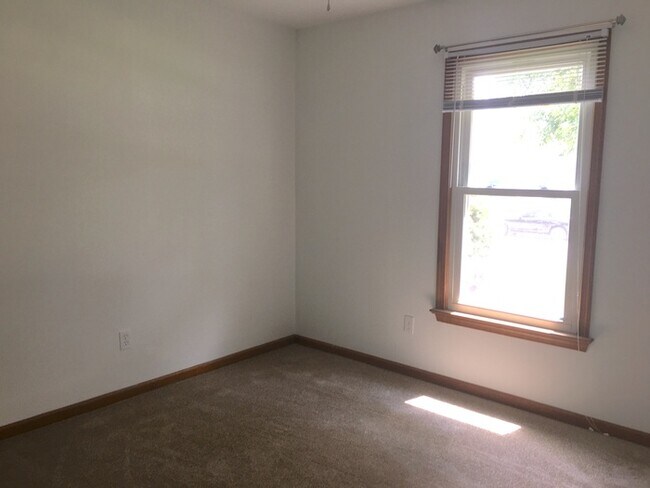 Building Photo - **Beautiful Ranch Home in Etheridge Manor**
