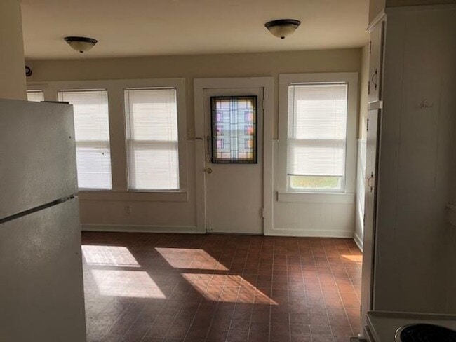 Building Photo - Charming 2/1 in Castle Heights area